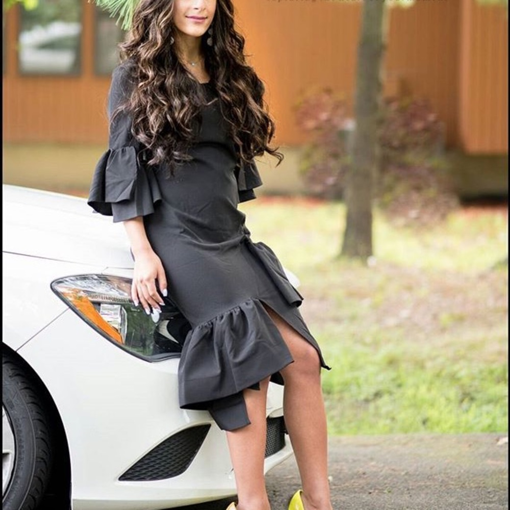 Gracia Ruffle Bottom Detail V-neck Dress